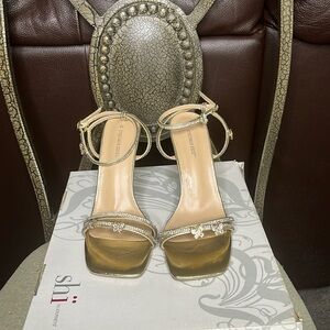 NWOT Gold butterfly heels